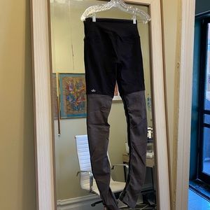 Alo Yoga Goddess Legging